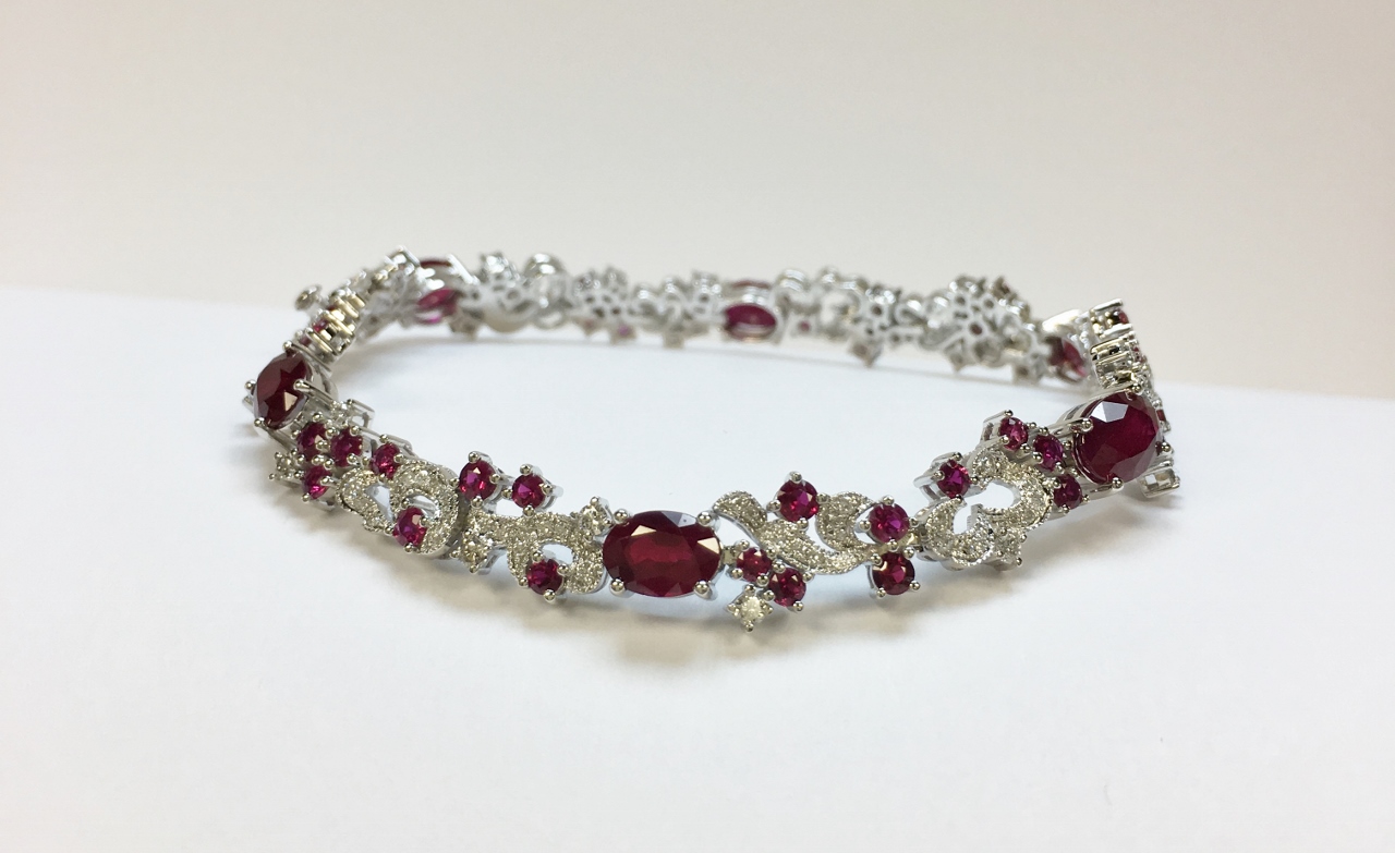 Over 9 Carats Total Weigh Ruby Diamond Bracelet