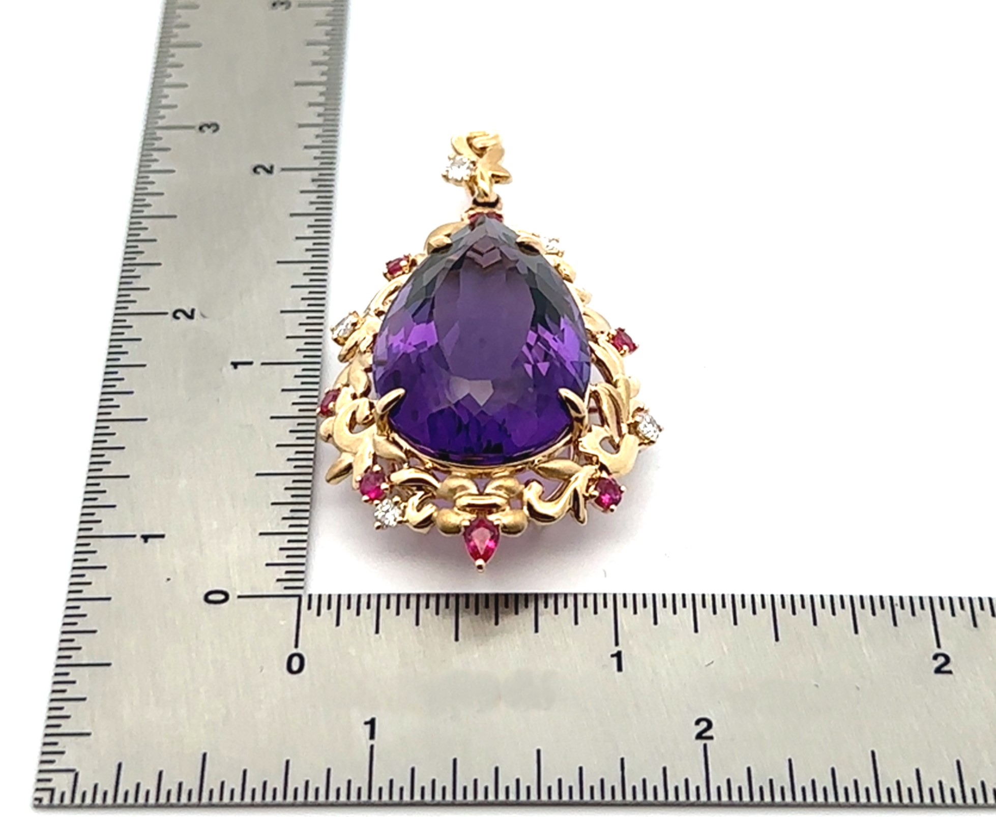 36 Carats Amethyst Yellow Gold Pendant With Chain