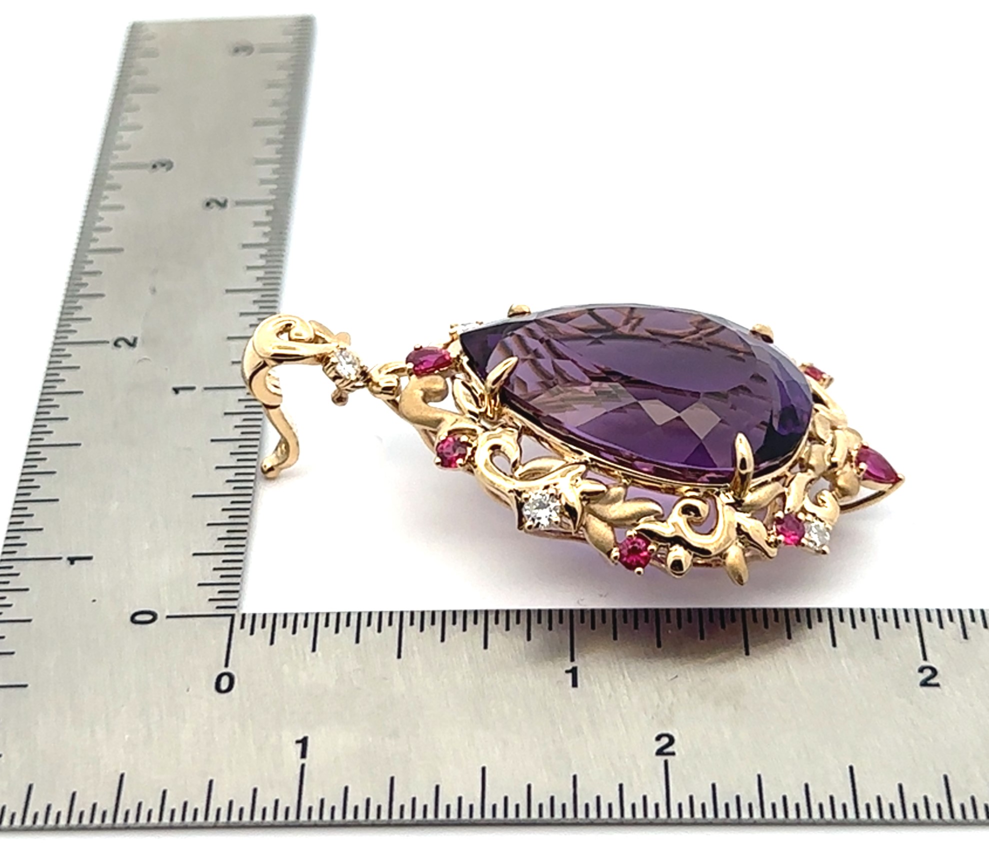 36 Carats Amethyst Yellow Gold Pendant With Chain