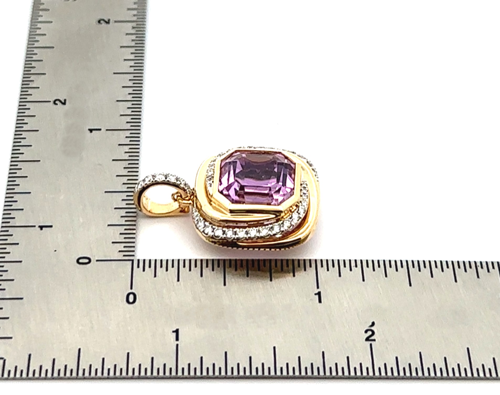 8 Carats Kunzite Yellow Gold Pendant With Chain