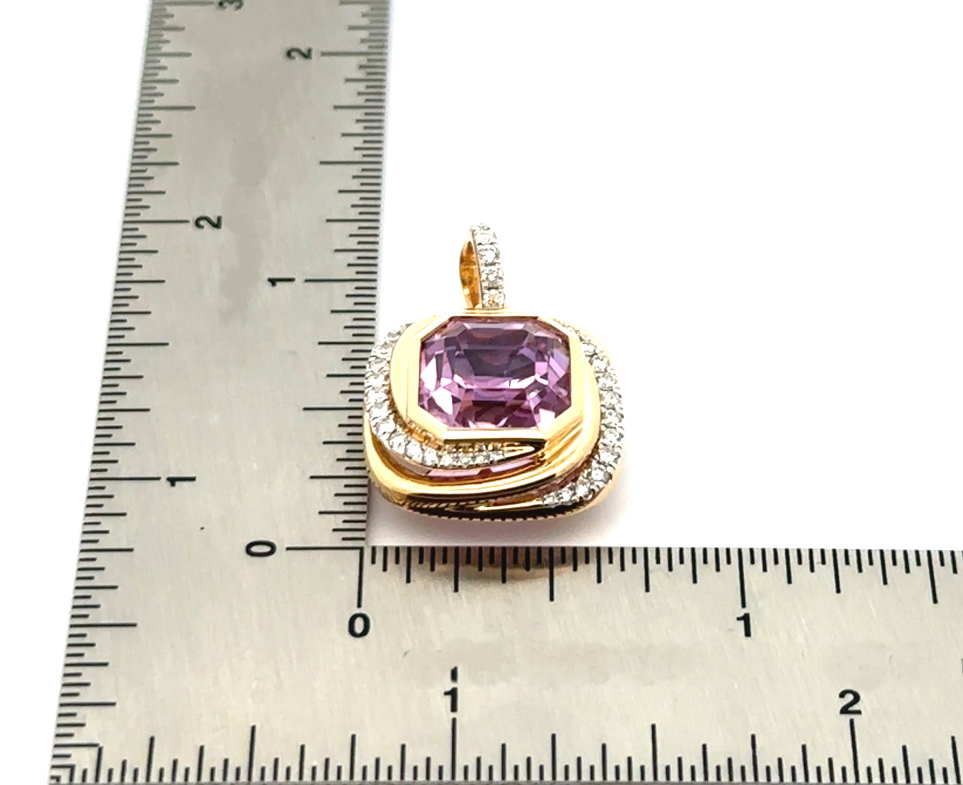 8 Carats Kunzite Yellow Gold Pendant With Chain