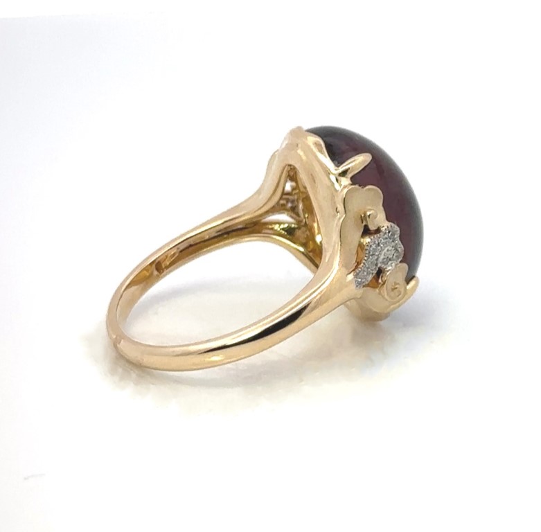 Over 10 Carats Cabochon Garnet Yellow Gold Ring