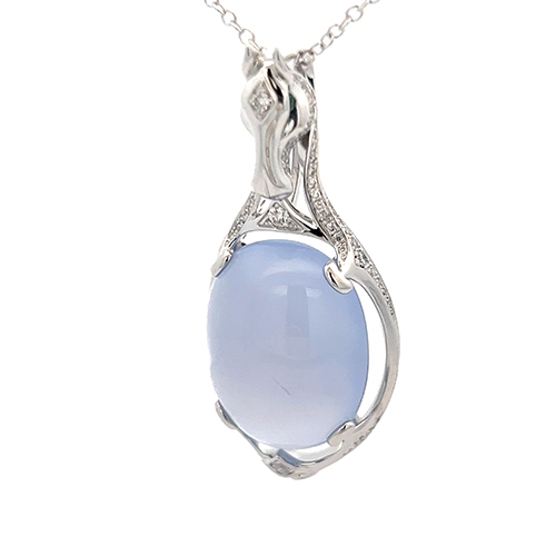 One 18 karat white gold horse head design pendant